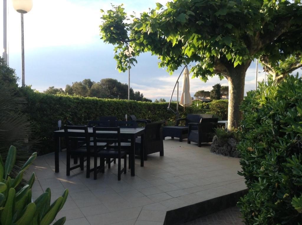 Hotel La Caravelle Fréjus Kültér fotó