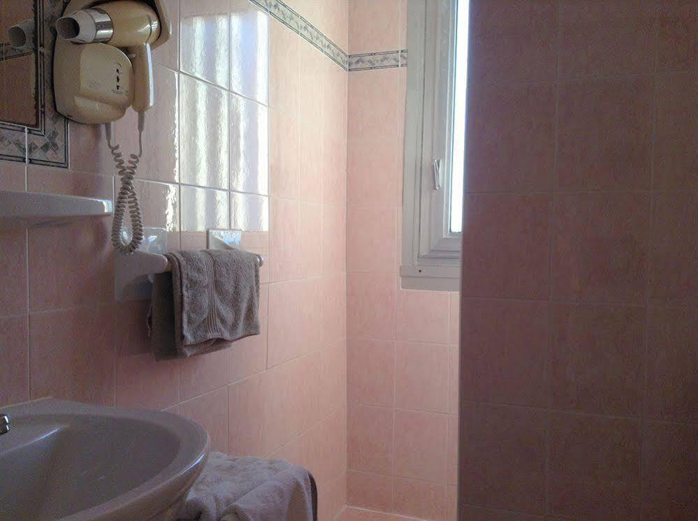 Hotel La Caravelle Fréjus Kültér fotó